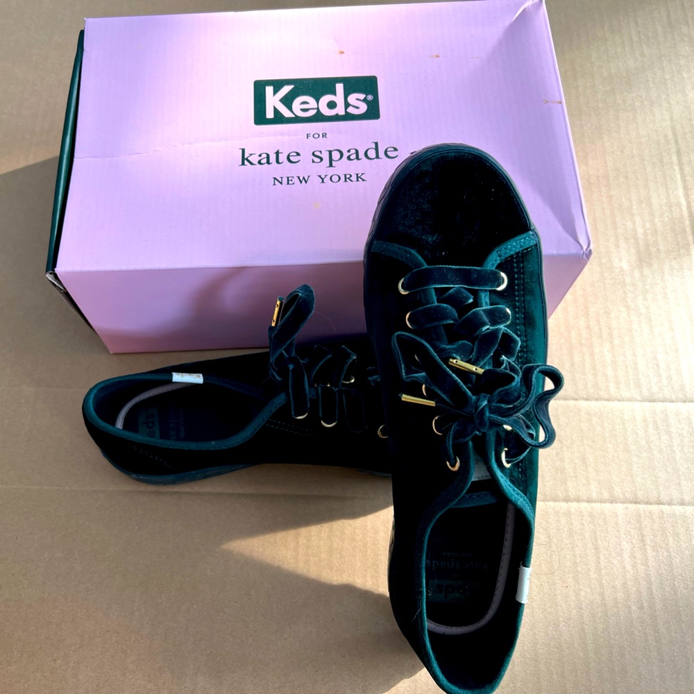 EUC GREEN VELVET KEDS